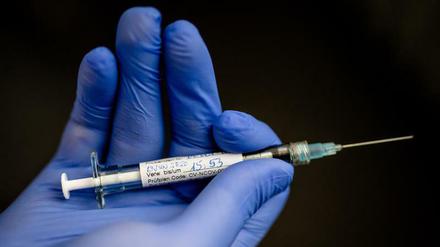 Zahlreiche Impfstoffe gegen das Coronavirus werden geprüft - im Frühjahr 2021 sollen sie eingesetzt werden.