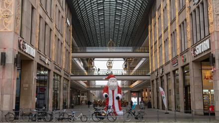Die Mall of Berlin am Leipziger Platz ist für die Vorweihnachtszeit dieses Jahr vergleichsweise leer.