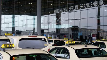 Ein Berliner Taxi-Unternehmer hatte gegen die Aufteilung geklagt. Das Gericht hat gleich die gesamte Regelung gekippt.