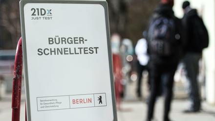 Berlinerinnen und Berliner können sich jede Woche kostenlos testen lassen - allerdings unter Herausgabe vieler Daten.