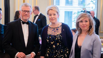 In Berlin immer irgendwie Gastgeberin: die Regierende Bürgermeisterin Franziska Giffey zwischen Botschafter Andrij Melnyk und dessen Frau Svitlana.