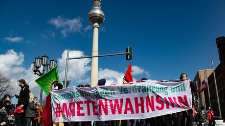 Unter anderem hatte der Berliner Mieterverein zur Demo gegen den Mietenwahnsinn aufgerufen.