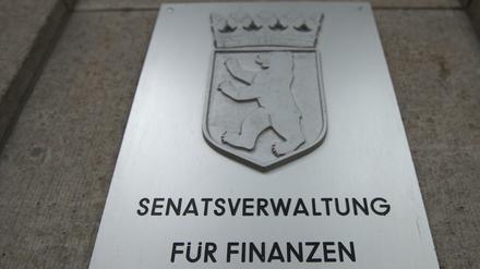 Eingangsschild der Senatsverwaltung für Finanzen in Berlin.