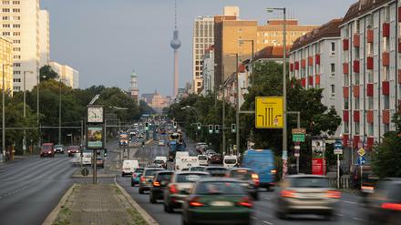 Auf Berlins Straßen präsent: Tausende Mietwagen führen über Uber, Freenow oder Bolt vermittelte Fahrten in der Stadt durch.