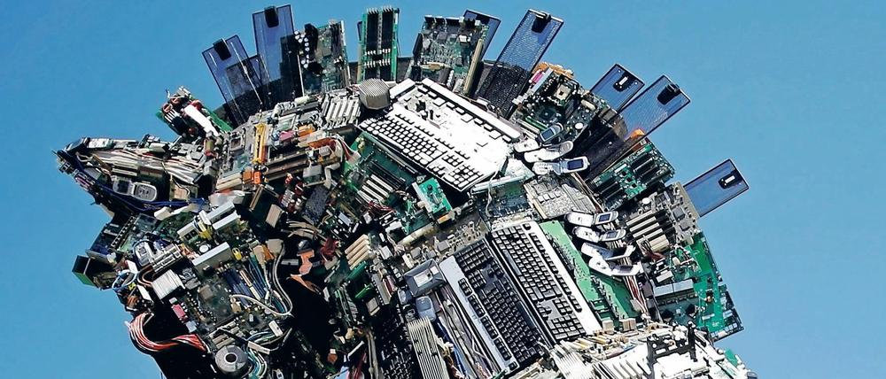 Die Skulptur „Cyber Horse“ des Israelis Gideon Amichay ist aus infizierten Computern zusammengebaut.