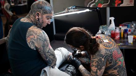 Kunst auf dem Körper: Individuelle Tattoo-Motive sind oft geschützt. 