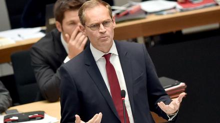 SPD-Parteichef Michael Müller ruft seine Partei-Genossen zu einer besseren Debattenkultur auf.