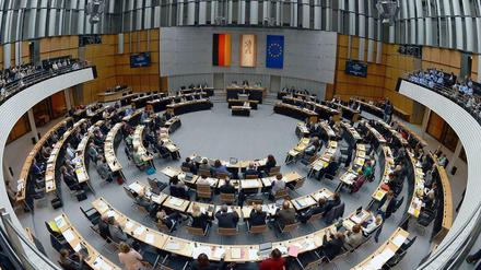 Das Berliner Abgeordnetenhaus will sich eine umfassende Reform verordnen.