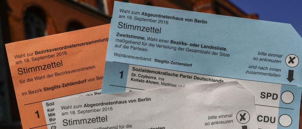 Die Stimmzettel für die Wahl zum Berliner Abgeordnetenhaus.