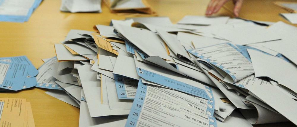 Gewählt wird auf Papier. Aber Wählerverzeichnisse und Briefwahl werden elektronisch organisiert - und die Software ist fehlerhaft.