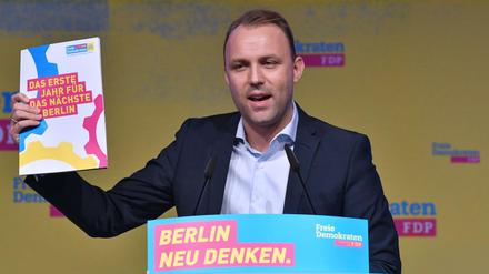 Sebastian Czaja, FDP-Fraktionschef im Berliner Abgeordnetenhaus, redet zum Abschluss des Landesparteitages seiner Partei. 