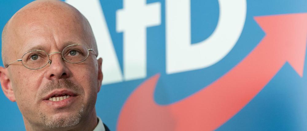 Andreas Kalbitz, Chef der AfD-Fraktion in Brandenburg, streitet ab, Mitglied einer rechtsextremen Organisation gewesen zu sein.