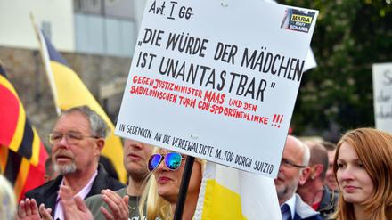 AfD-Demonstration am Mittwochabend in Erfurt - der Vizechef aus Steglitz-Zehlendorf, Andreas Wild, war dort Gastredner. 