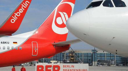 Die Fluggesellschaft Air Berlin ist das Warten leid: Sie klagt auf Schadensersatz wegen der verschobenen Flughafeneröffnung.