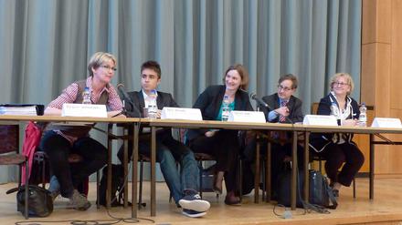 Debatte im Rathaus-Zehlendorf zum Thema marode Schulen.