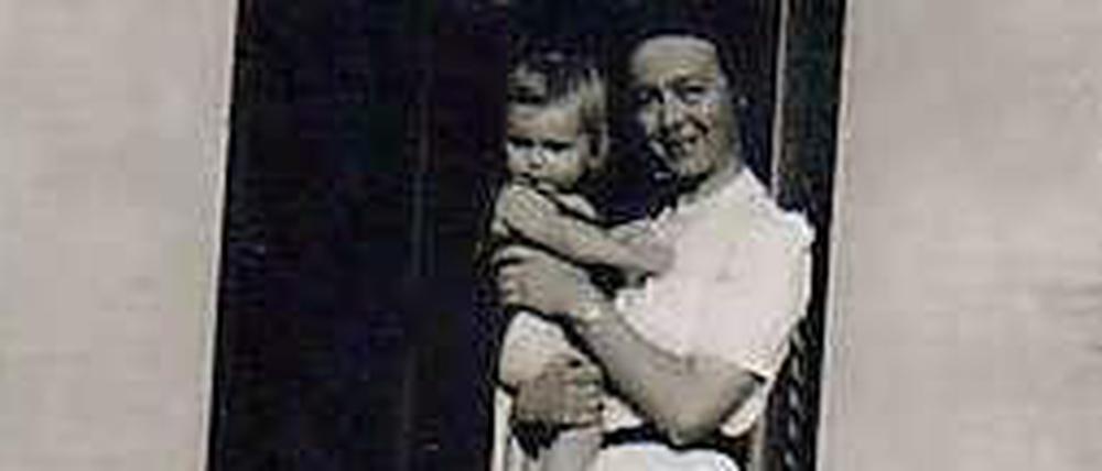 Maria Gerhard mit der Pfarrerstochter Eva-Maria Rott