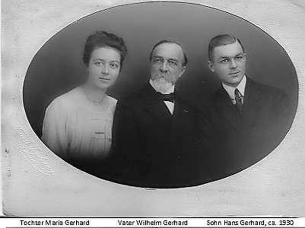 Maria Gerhard mit ihrem Vater Wilhelm und Bruder Hans, vermutlich 1930.