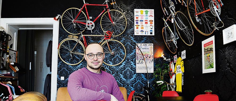 Alex Bisaliev nimmt mit seinem Fahrrad-Laden "Steel Vintage Bikes Café" am Weidenweg 63 in Berlin-Friedrichshain an der Berlin Bicycle Week teil. 