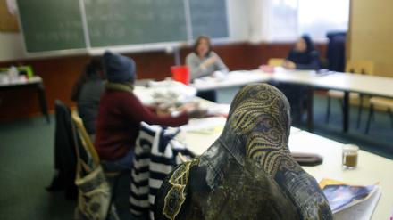In Berlin hat die erste Lehrerin Klage gegen das Kopftuchverbot erhoben. 