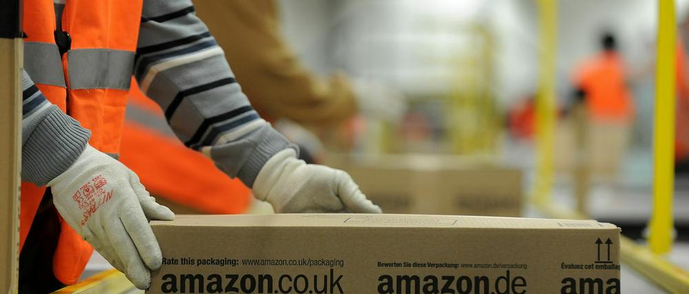 Wegen der vielen Bestellungen priorisiert Amazon im Moment Waren des täglichen Bedarfs bei der Auslieferung. 