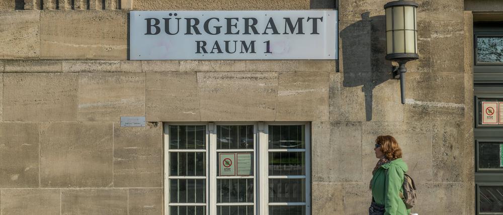 Mehr als 50 Stellen sind aktuell in den Berliner Bürgerämtern nicht besetzt.