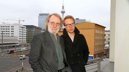 Endlich Berlin! Abba-Gründer Benny Andersson (links) und sein Sohn Ludvig auf dem Dach des Soho Houses.
