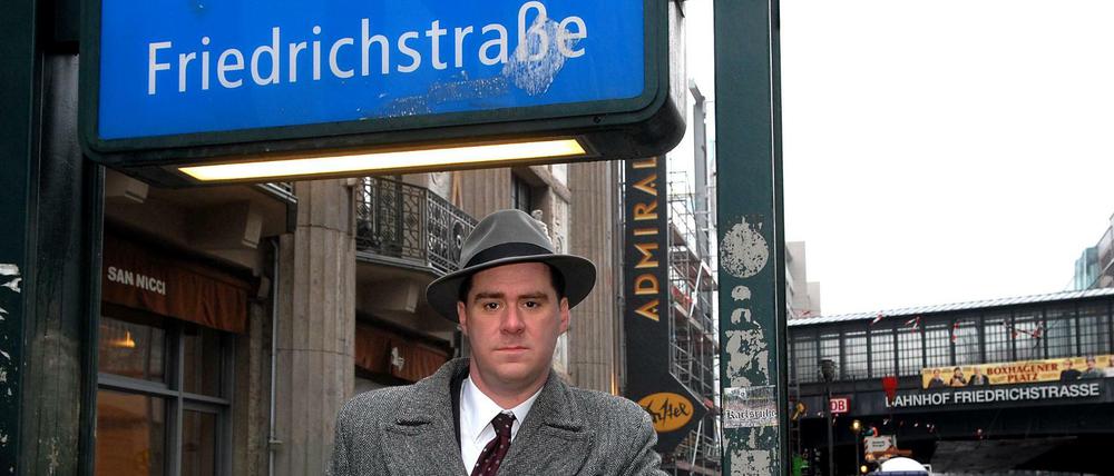Andrej Hermlin, Chef des Swing-Dance-Orchesters ist fasziniert von der Friedrichstraße.