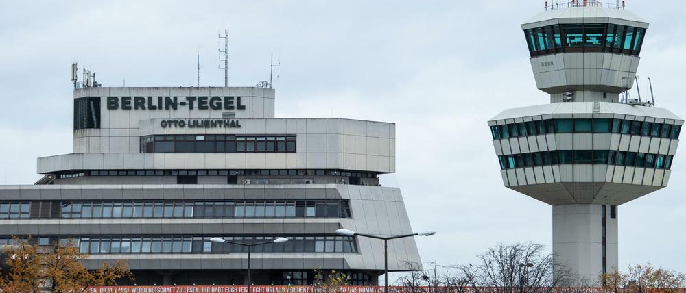 Blick auf den ehemaligen Flughafen Tegel. Dort ist am 7. August ein Abendessen für 2000 Gäste auf einer stillgelegten Startbahn geplant.