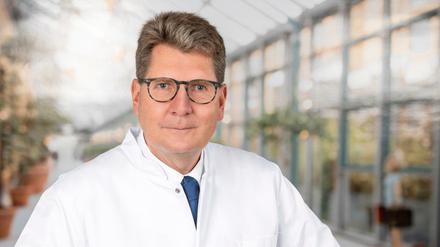 Professor Dr. Axel Ekkernkamp ist der ärztliche Direktor und Geschäftsführer des BG Klinikums Unfallkrankenhauses Berlin (ukb).