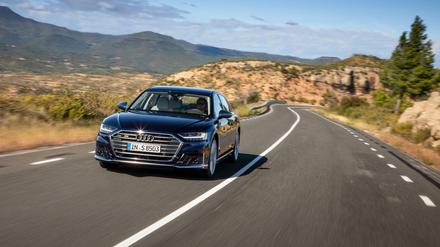 Eleganz und Tempo. Den neue Audi S8 treiben 571 PS in 3,8 Sekunden von 0 auf 100.