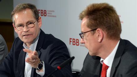 Berlins Regierender Bürgermeister Michael Müller (SPD, links) und Flughafenchef Karsten Mühlenfeld, bei der Pressekonferenz nach der Aufsichtsratssitzung in Tegel.