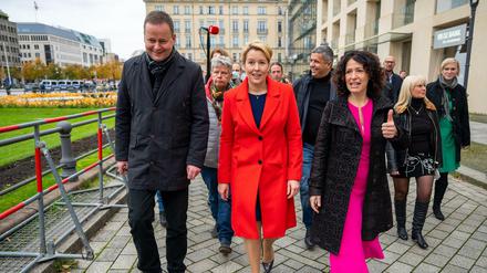 Klaus Lederer (Linke), Franziska Giffey (SPD) und Bettina Jarasch (Grüne, von links) beim Auftakt der Koalitionsgespräche.