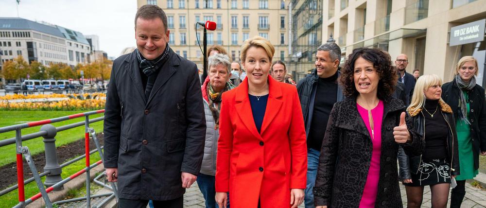 Klaus Lederer (Linke), Franziska Giffey (SPD) und Bettina Jarasch (Grüne, von links) beim Auftakt der Koalitionsgespräche.