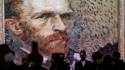Die Gemälde Van Goghs werden in der Ausstellung in der "Station" von 9. April bis 1. August 2021 mithilfe von Lichtinstallationen und Projektionen mehrfach vergrößert und auf die Wände der Hallen projiziert.