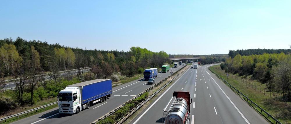 Bis 2022 soll die A10, hier am Autobahndreieck Potsdam, umgebaut werden. 