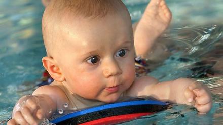 Babyschwimmen wird vom Jobcenter bezahlt.