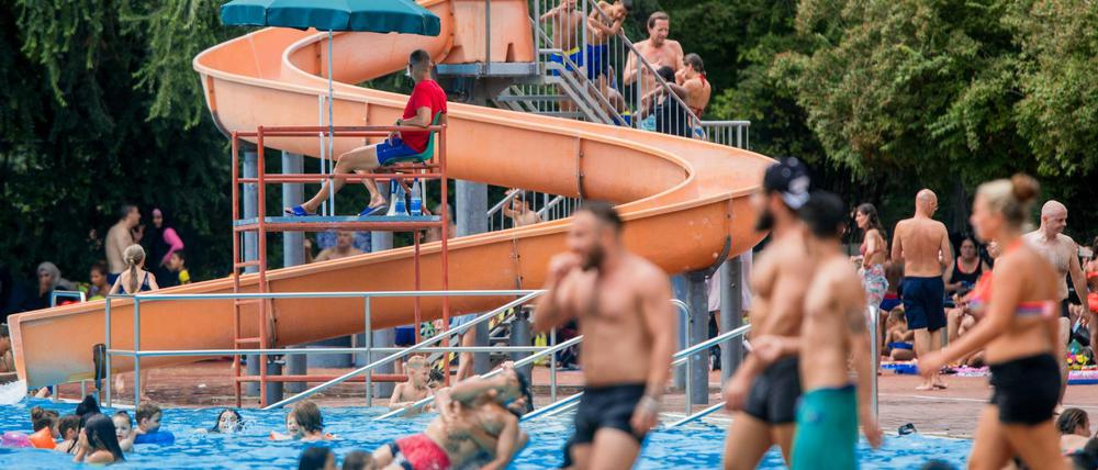 Die neue Saison verspricht Badefreude: So hat im Kreuzberger Prinzenbad am Wochenende der Badespaß begonnen (Bild von Aug. 2018).