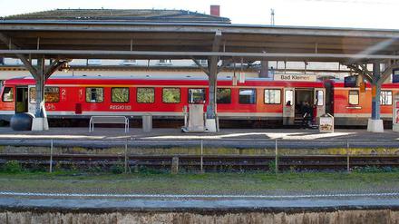 Fast nichts zu sehen. Auf dem Provinzbahnhof Bad Kleinen befinden sich kaum Spuren des einstigen Vorfalls. 