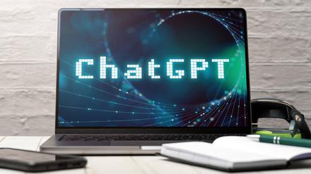Mit dem Chatbot ChatGPT kann man kommunizieren und ihn anweisen, Texte zu schreiben.