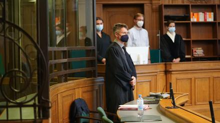 Blick auf die Anklagebank vom Saal 500 des Kriminalgerichts Moabit, wo der Prozess gegen den 30-jährigen stattfand+