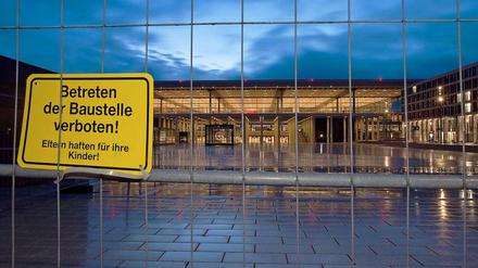 Die Berliner Wirtschaft fordert den Flughafenausbau, noch bevor der BER überhaupt eröffnet ist. 