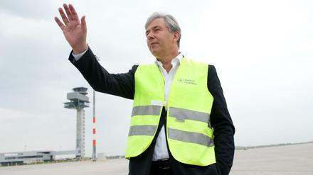 Ist da drüben noch Platz? Klaus Wowereit, BER-Aufsichtsratschef. Er erfuhr vorige Woche von der Warnung des Flughafenschefs.