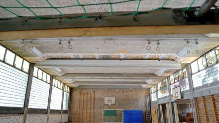 In Berlin gibt es viele sanierungsbedürftige Schulsporthallen. Die Turnhalle der Friedrich-Bergius-Schule sieht inzwischen nicht mehr so aus, sie wurde saniert und erweitert.