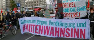 Tausende Menschen demonstrierten in Berlin-Mitte und Kreuzberg für einen vernünftigen Mietendeckel.