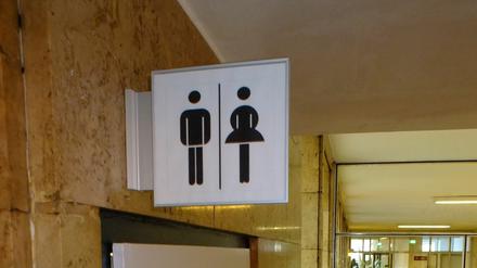 Mit diesem Piktogramm weist das Bezirksamt Mitte seine Unisex-Toilette aus.