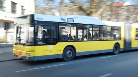 56 Liter Diesel verbrauchen die Gelenkbusse der BVG im Durchschnitt auf 100 Kilometern.