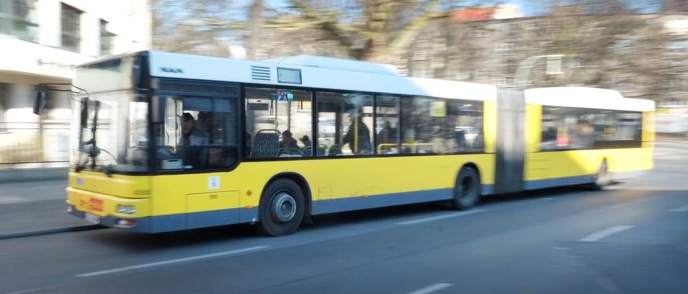 56 Liter Diesel verbrauchen die Gelenkbusse der BVG im Durchschnitt auf 100 Kilometern.