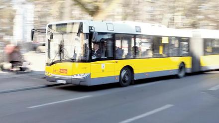 Ein Bus der Berliner Verkehrsbetriebe, BVG, im Einsatz. (Symbolbild)