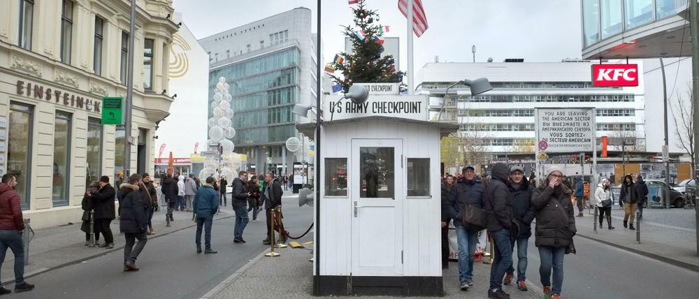Weltberühmt: Der Checkpoint Charlie in Berlin.
