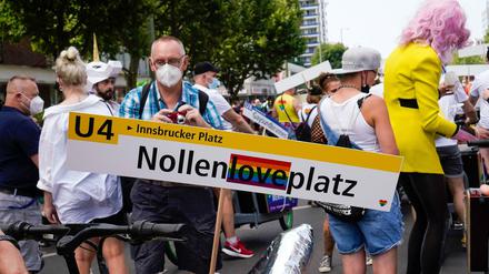 Rund um den Nollendorfplatz in Berlin-Schöneberg liegt der Regenbogenkiez mit vielen queeren Kneipen und Bars.